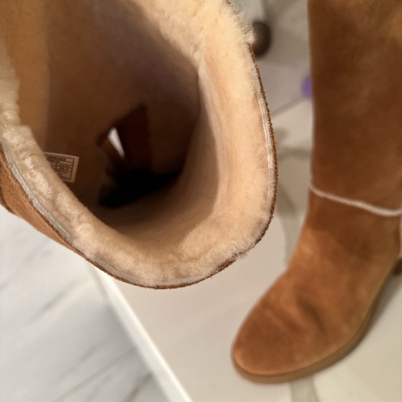 Fully fur lined Honey Tan suede boots by UGG, sz 9.5, never worn. #neutral - Picture 6 of 7